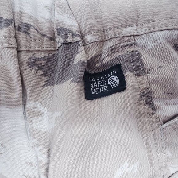 Mountain Hardwear Cascade Pass Shorts Size 6 Dunes Crag Camo Beige NEW - Picture 6 of 10